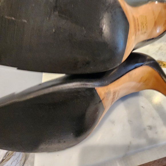 Gucci boots with fur that can we worn folded down or not. Heel worn see pics - Picture 3 of 6